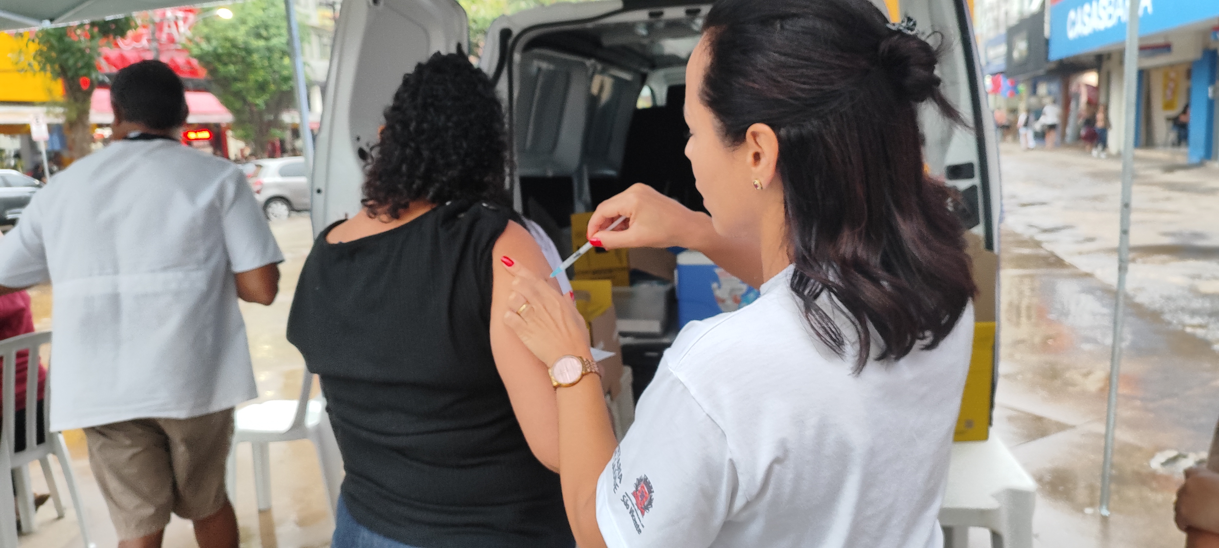 ‘Dia D de vacinação contra a gripe’ imuniza mais de 3 mil moradores de São Vicente