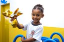 A Fantástica Fábrica de Solidariedade: Ovos de chocolate adoçam Páscoa de crianças nas creches municipais de São Vicente A Fantástica Fábrica de Solidariedade: Ovos de chocolate adoçam Páscoa de crianças nas creches municipais de São Vicente