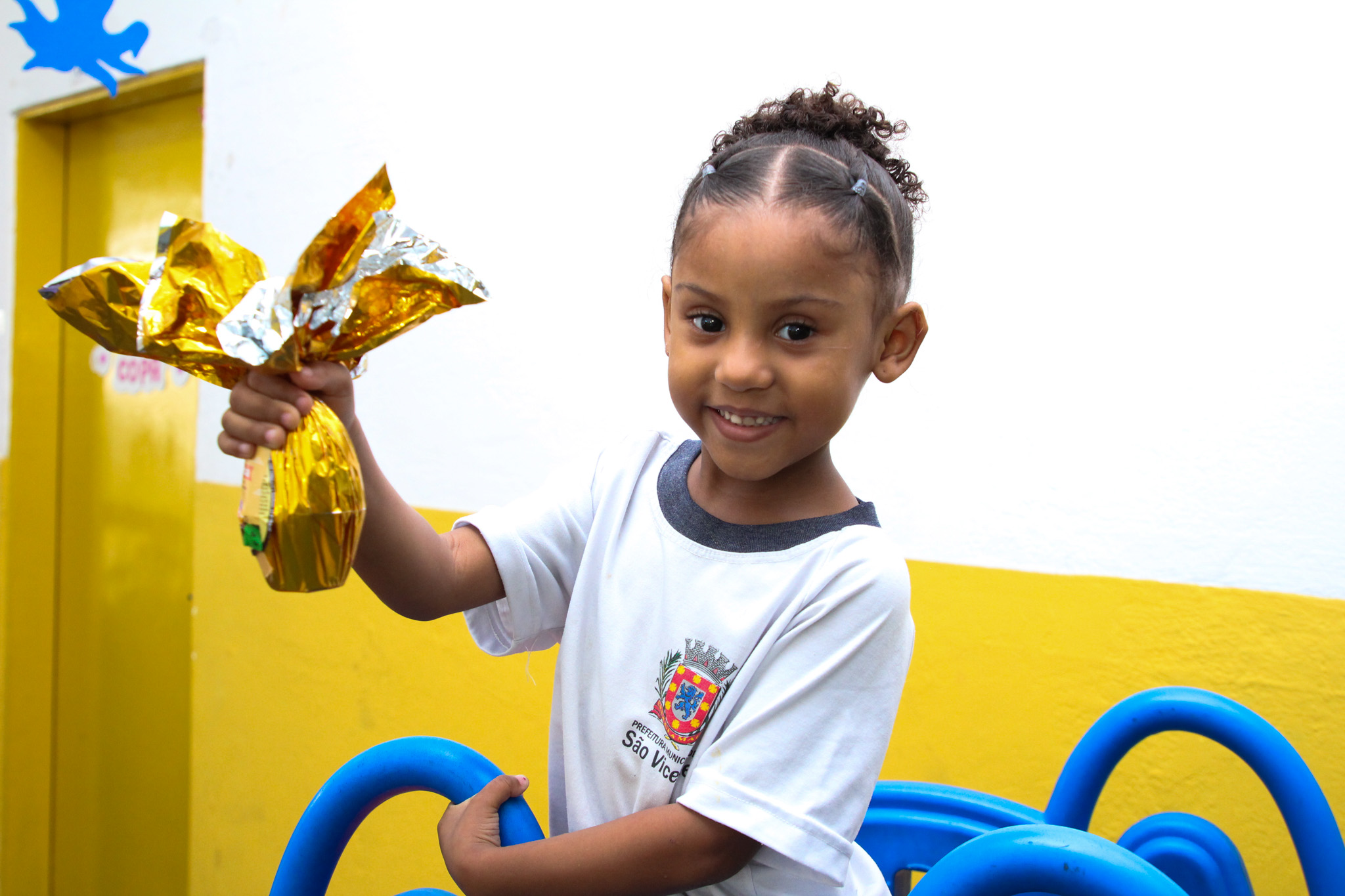 A Fantástica Fábrica de Solidariedade: Ovos de chocolate adoçam Páscoa de crianças nas creches municipais de São Vicente