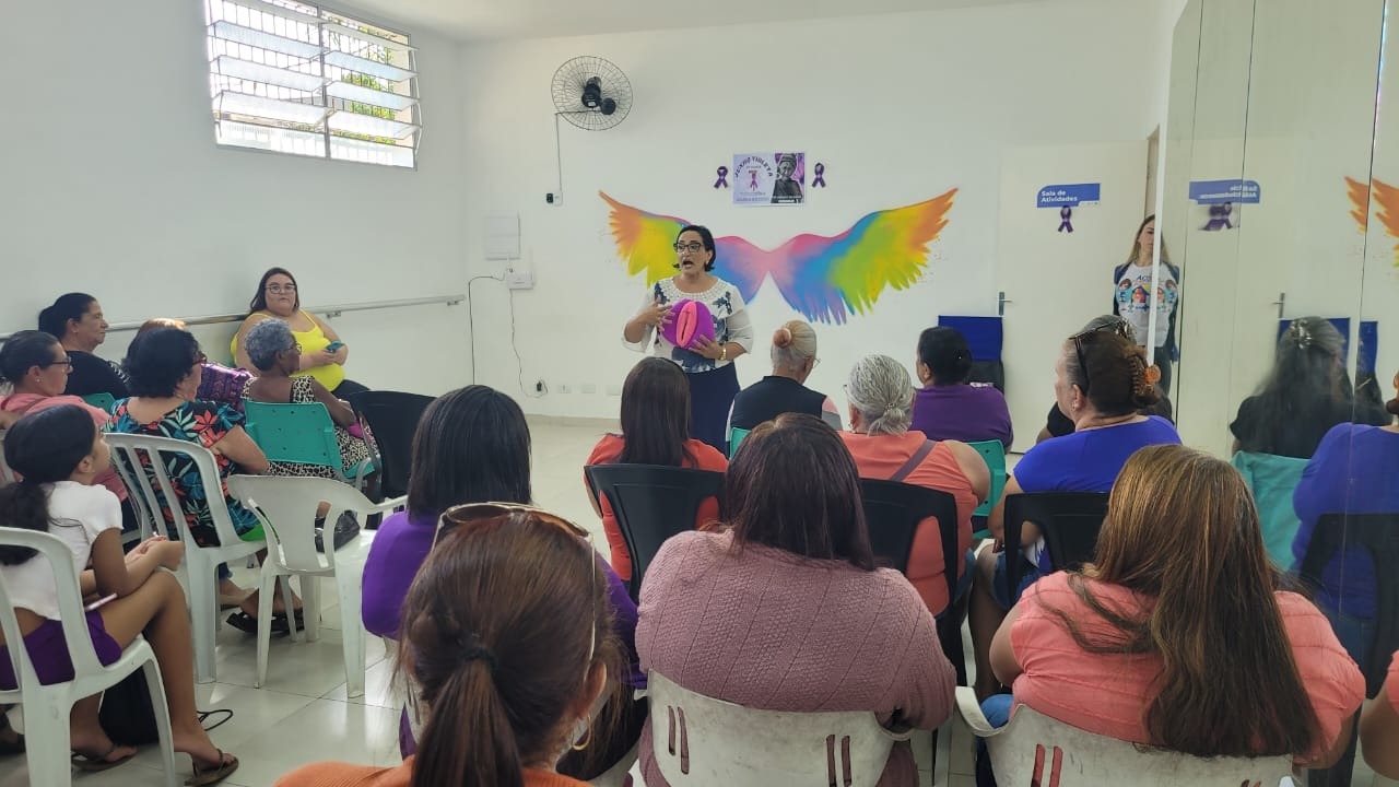 Academia de Saúde promove roda de conversa sobre sexualidade para mulheres da terceira idade