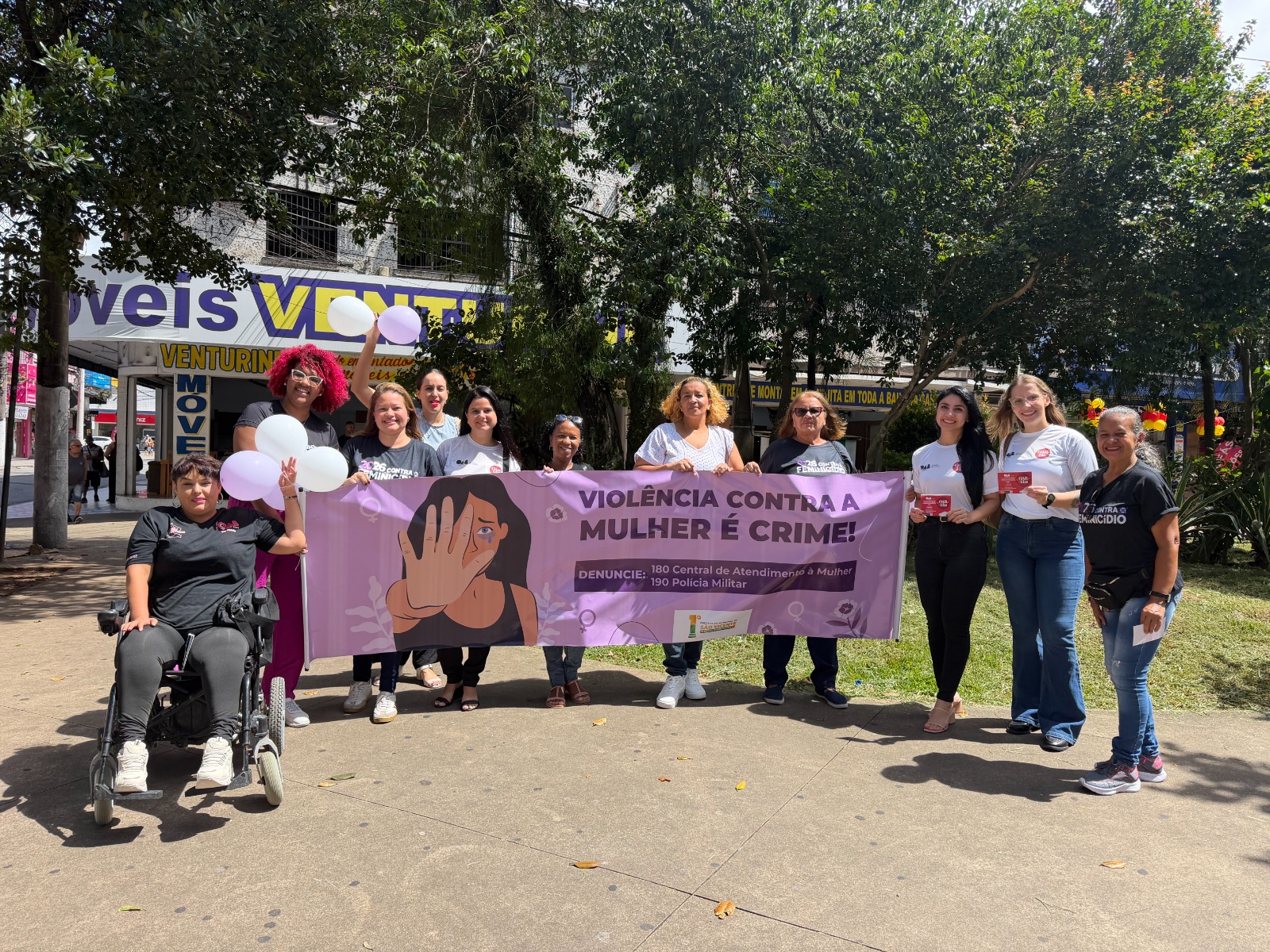 Ação em São Vicente conscientiza população sobre combate à violência contra a mulher