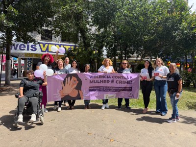 Ação em São Vicente conscientiza população sobre combate à violência contra a mulher