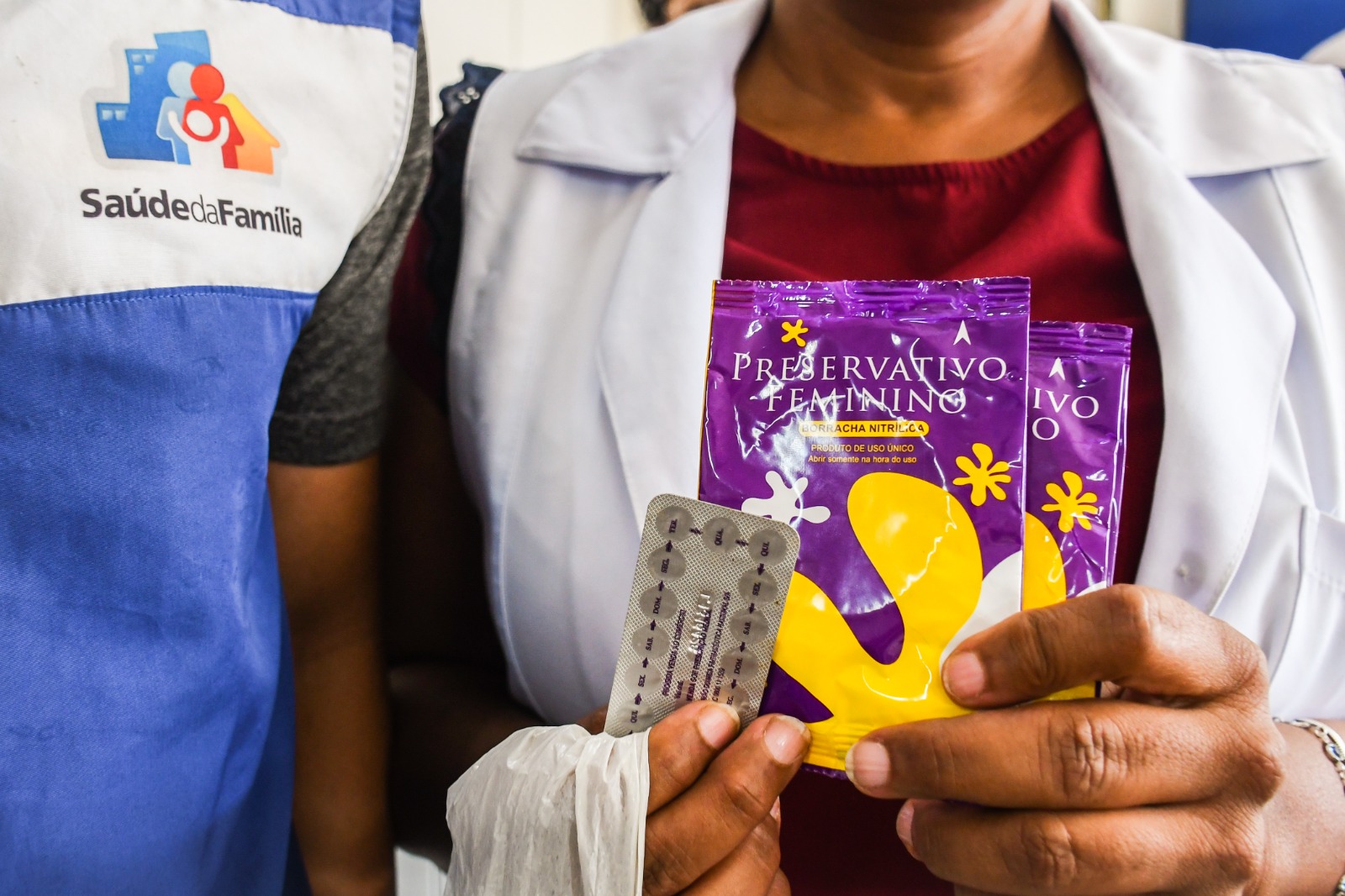 Ação preventiva à gravidez na adolescência orienta alunos escola estadual