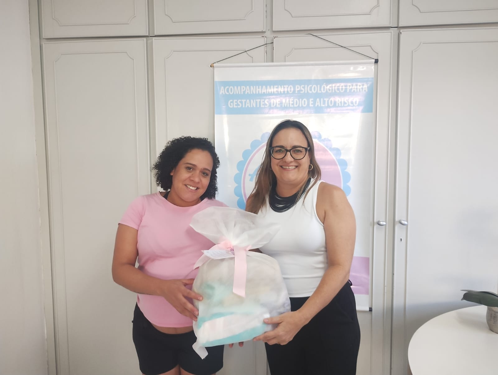 Acolhe Mãe fornece atendimento psicológico e enxoval para grávidas em São Vicente