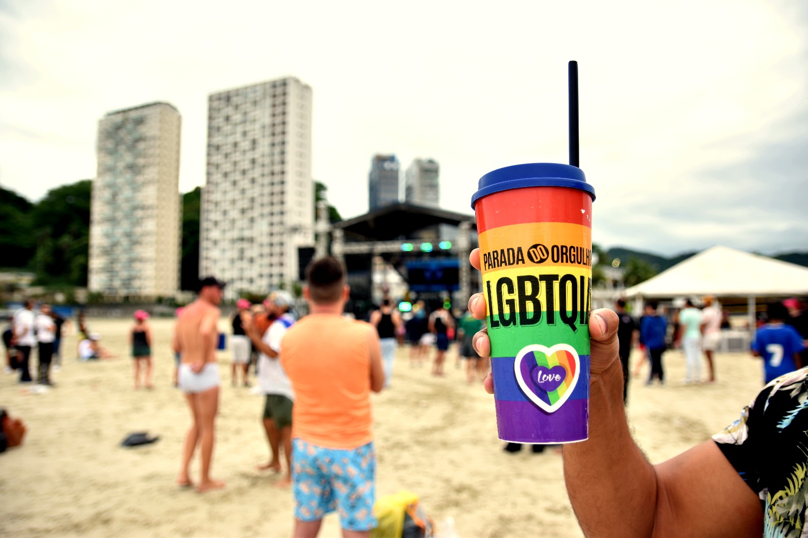 Acontece em São Vicente: Parada LGBTQIA+, Ponto Mis e shows animam fim de semana