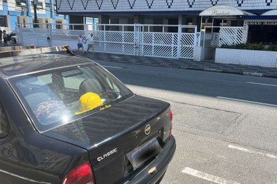 Agentes de trânsito flagram carro furtado e PM recupera veículo