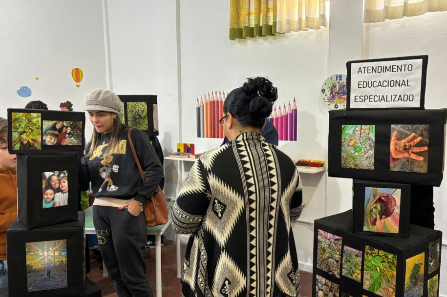 Alunos da Educação Especial realizam exposição fotográfica como parte do projeto Jardim Sensorial