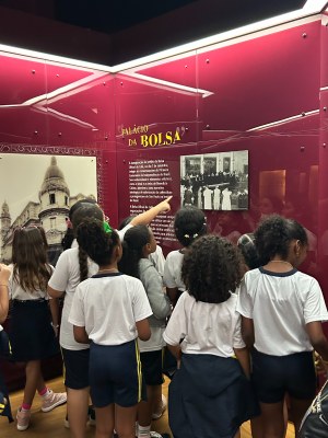 Alunos da escola integral do Samaritá visitam Museu do Café em Santos