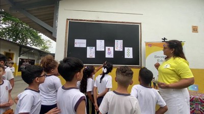 Alunos da Náutica III participam de votação para escolher desenhos das calçadas da escola