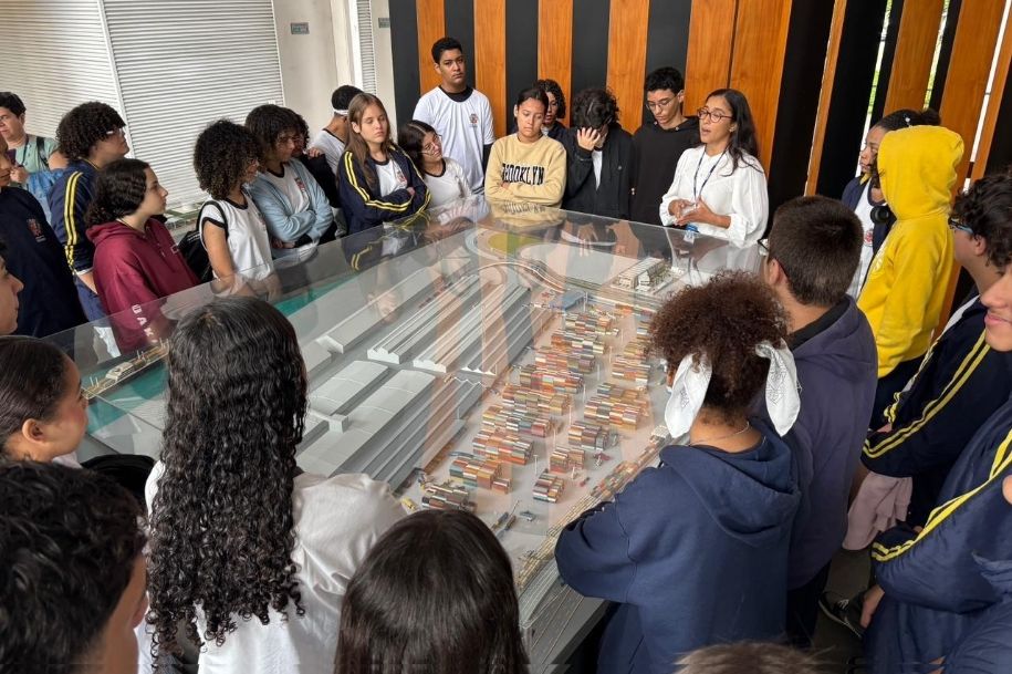 Alunos da UE Carolina vivem dia de imersão em profissões no Marimex