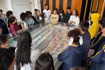 Alunos da UE Carolina vivem dia de imersão em profissões no Marimex