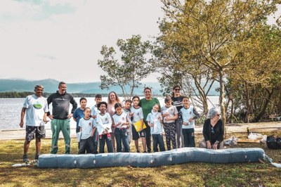 Alunos de AMEI instalam ecobarreiras e aprendem sobre preservação ambiental em São Vicente