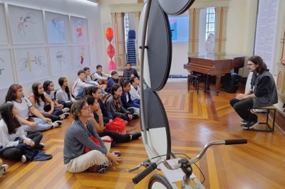 Alunos de escolas municipais de São Vicente visitam Pinacoteca Benedicto Calixto