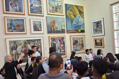 Alunos de São Vicente se encantam com visita a Pinacoteca