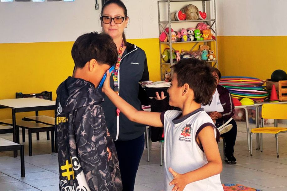 Alunos se divertem com quadro “Torta na Cara” na volta às aulas no Japuí