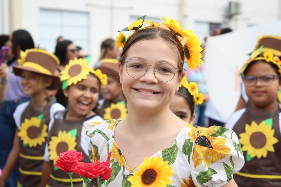 Desfile da Primavera reúne mais de 400 alunos de AMEIs