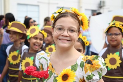 Desfile da Primavera reúne mais de 400 alunos de AMEIs