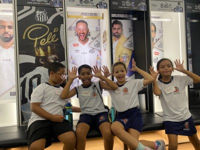 Aniversário de eterno ídolo do Santos FC vira lição de história para alunos de São Vicente na Vila Belmiro