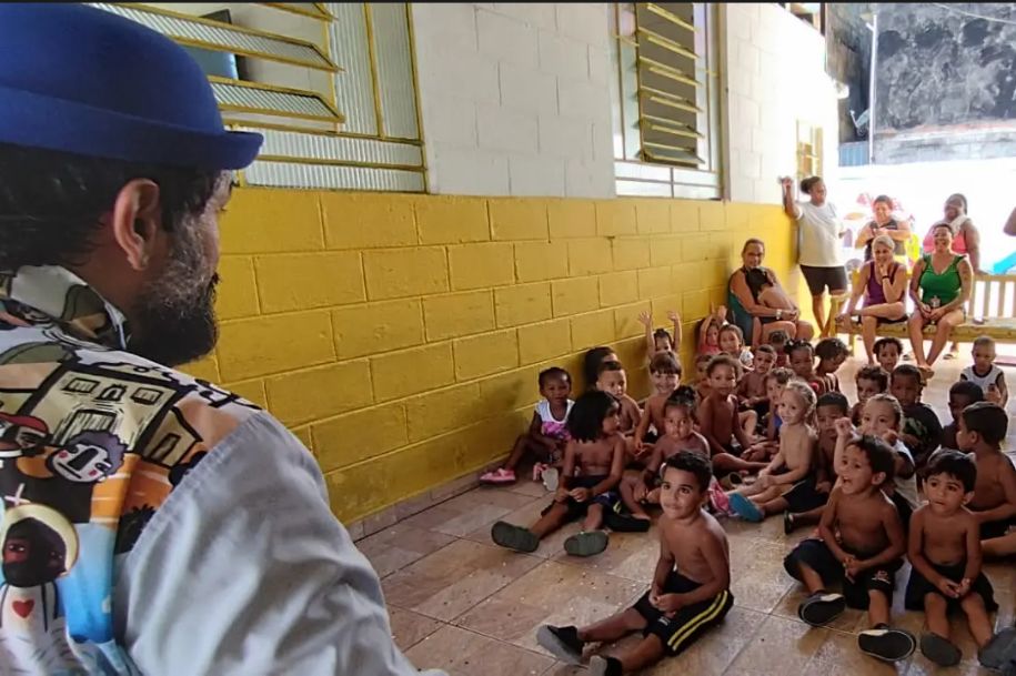 Ao som de marchinhas de carnaval, projeto anima os alunos das creches municipais
