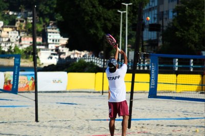 Areia, raquete e diversão: Torneio B-Day & Kids Mel Beach Tennis reúne 150 atletas em 16 de agosto