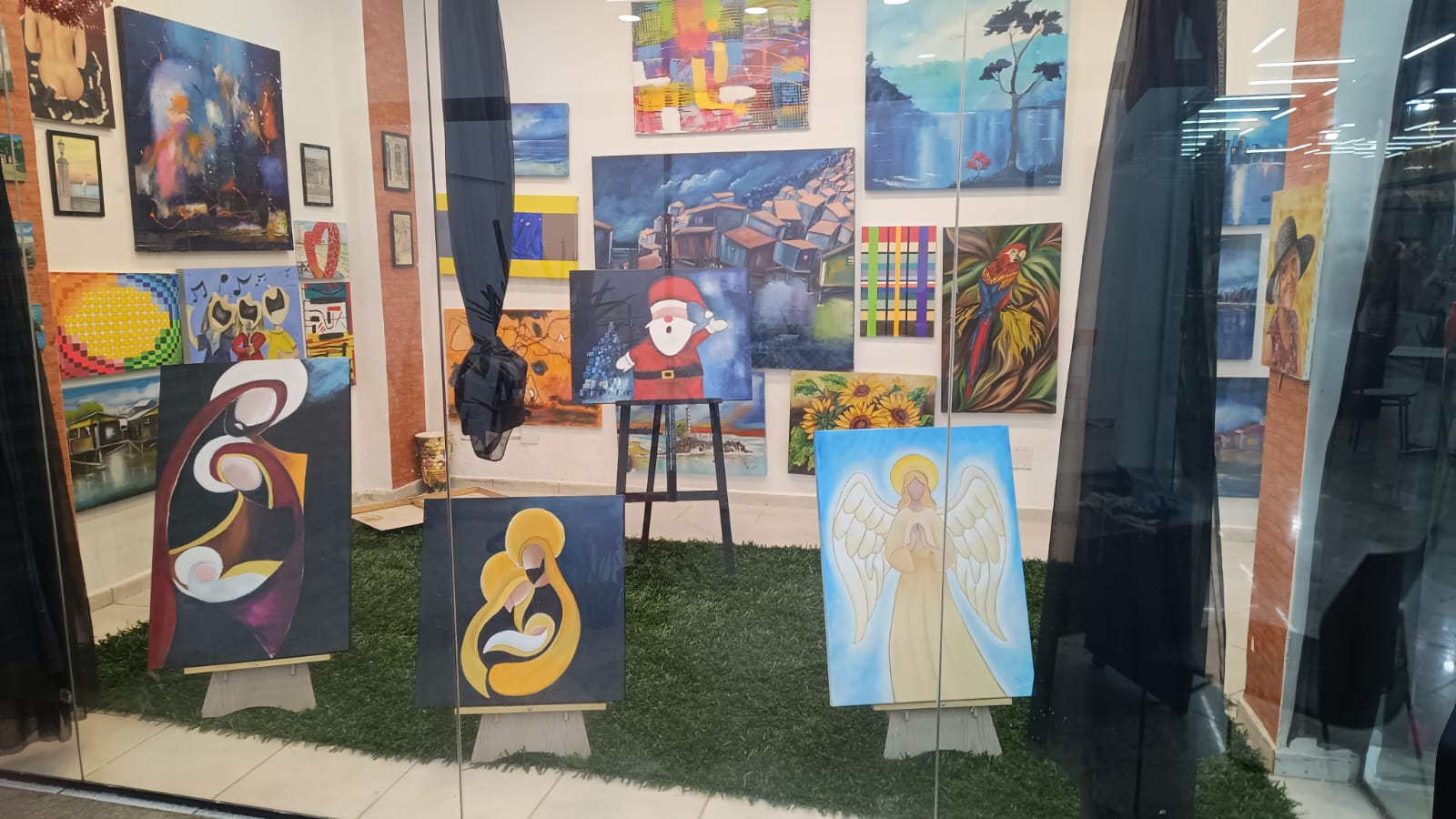 Ateliê Cores da Alma abre espaço para experiências artísticas gratuitas em São Vicente