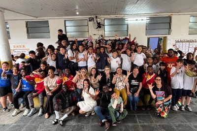 Atletas paralímpicos de Gana visitam escola municipal e promovem lição de inclusão e diversidade