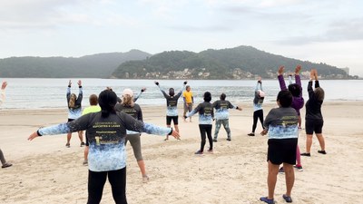 Aulas de Hidromar movimentam orla de São Vicente mesmo no inverno