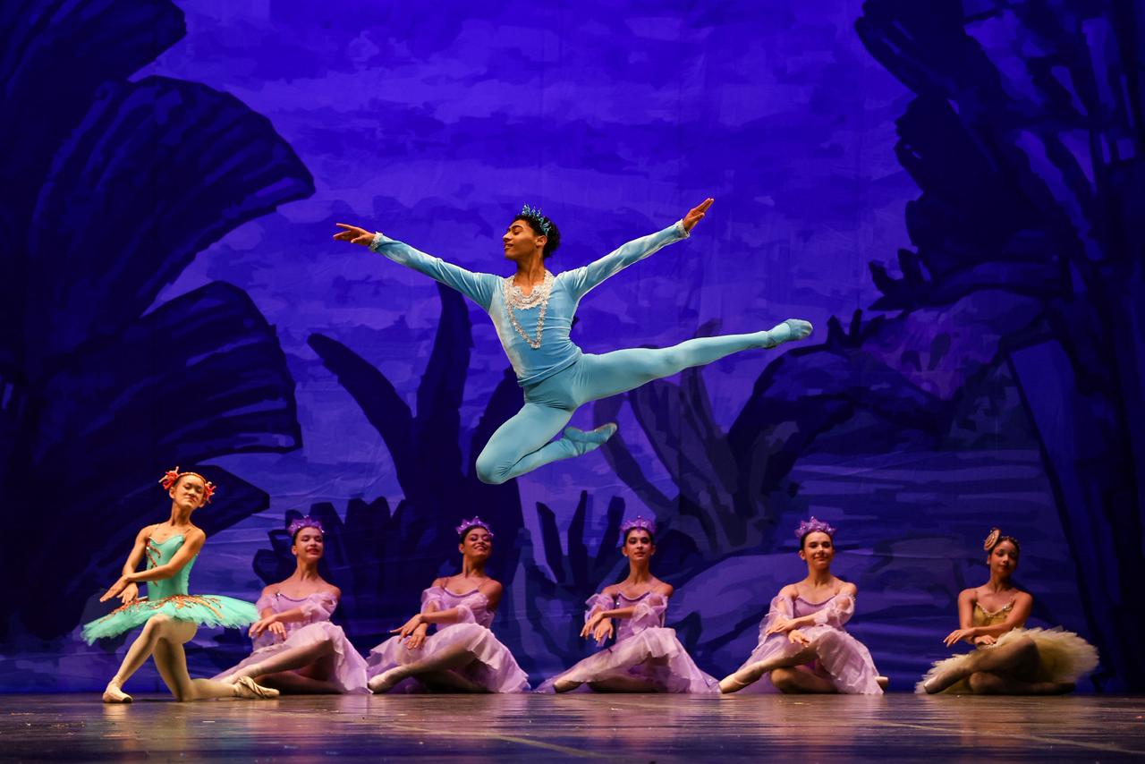 Bailarino de São Vicente disputa concurso internacional de dança clássica, na Suíça