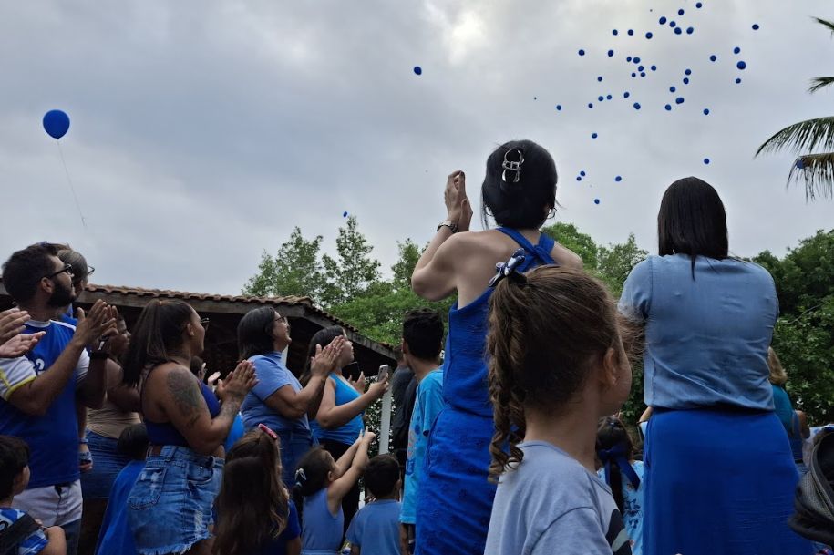 Balões azuis tomam conta do céu da Náutica 3 para celebrar Dia Mundial da Conscientização do Autismo