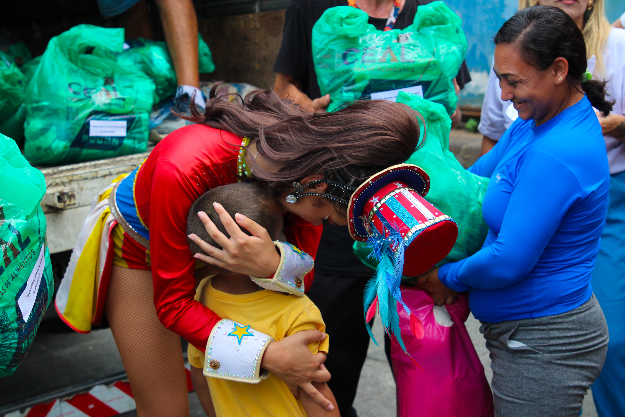 Campanha entre Circo Abracadabra e Fundo Social resulta na doação de alimentos a mais de 600 famílias vicentinas