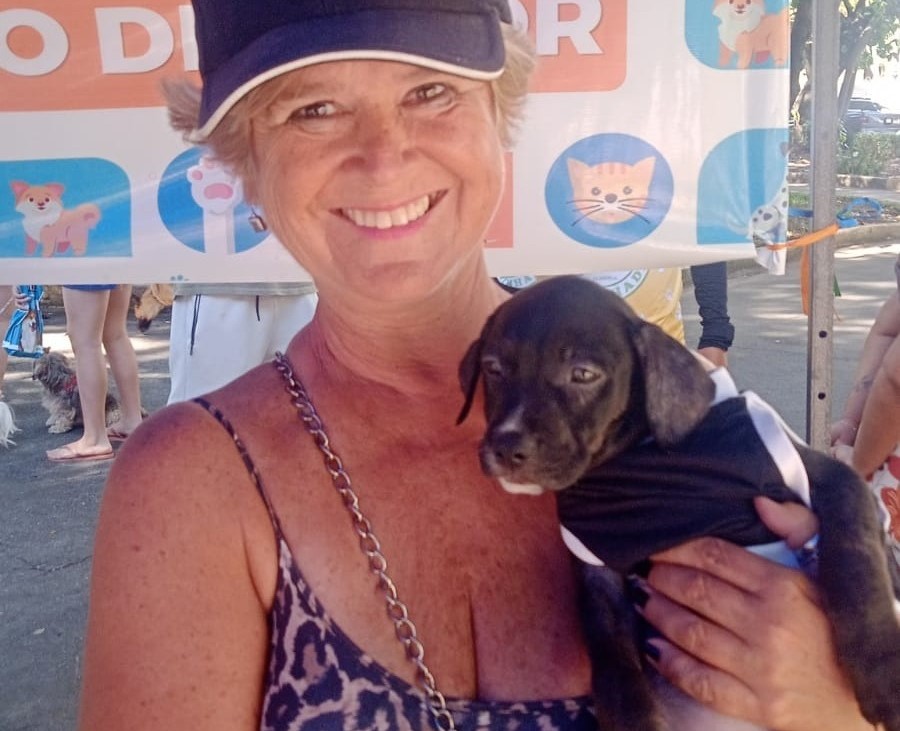 Cãominhada reúne 300 pessoas e celebra vínculo entre tutores e animais em São Vicente