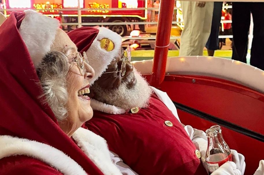 Caravana da Coca-Cola encanta vicentinos e mantém acesa chama do espírito natalino