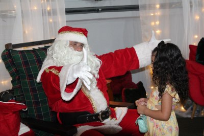 Casa do Papai Noel segue encantando São Vicente neste fim de semana
