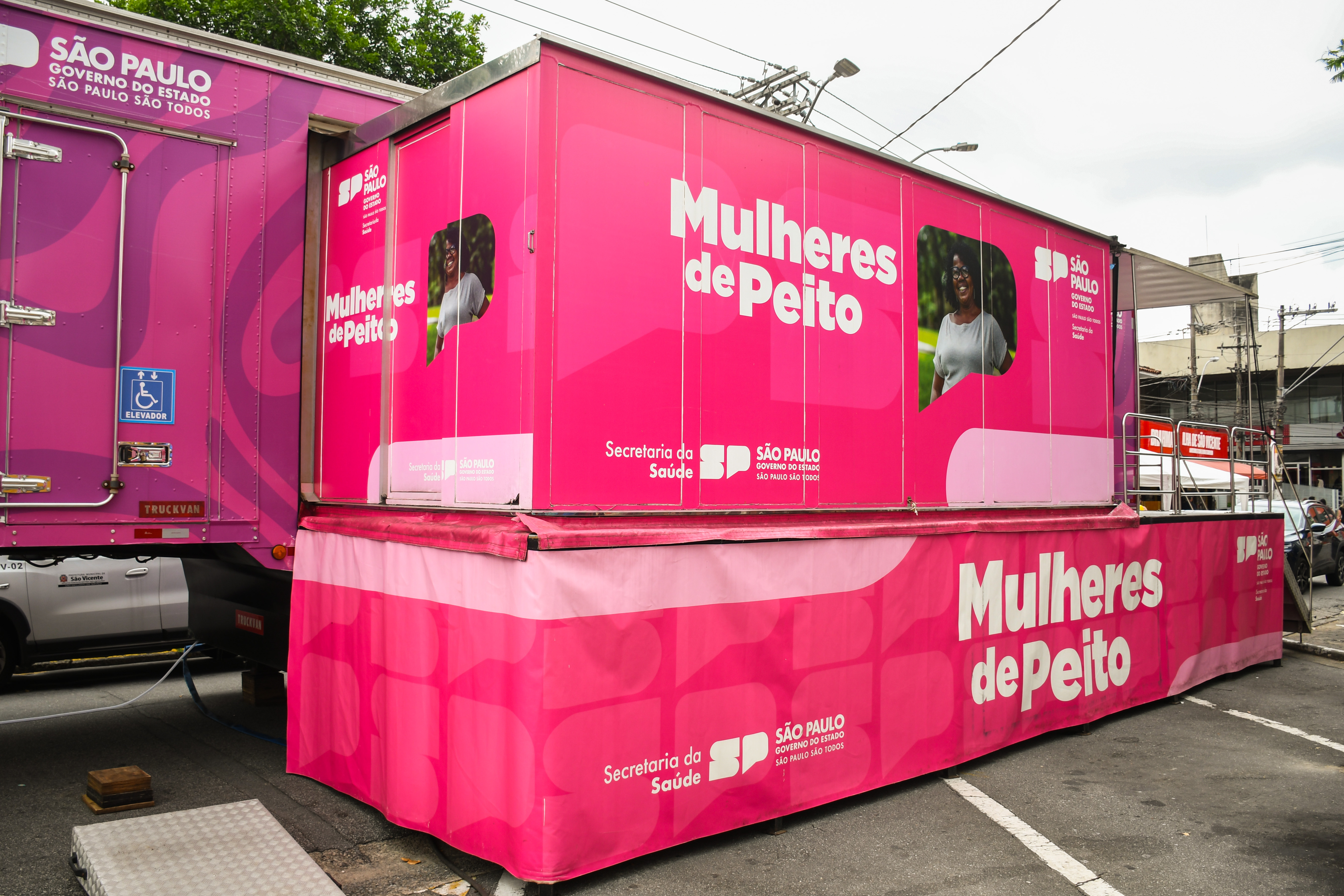 Cerimônia marca chegada das carretas do Empreendedorismo e da Mamografia em São Vicente