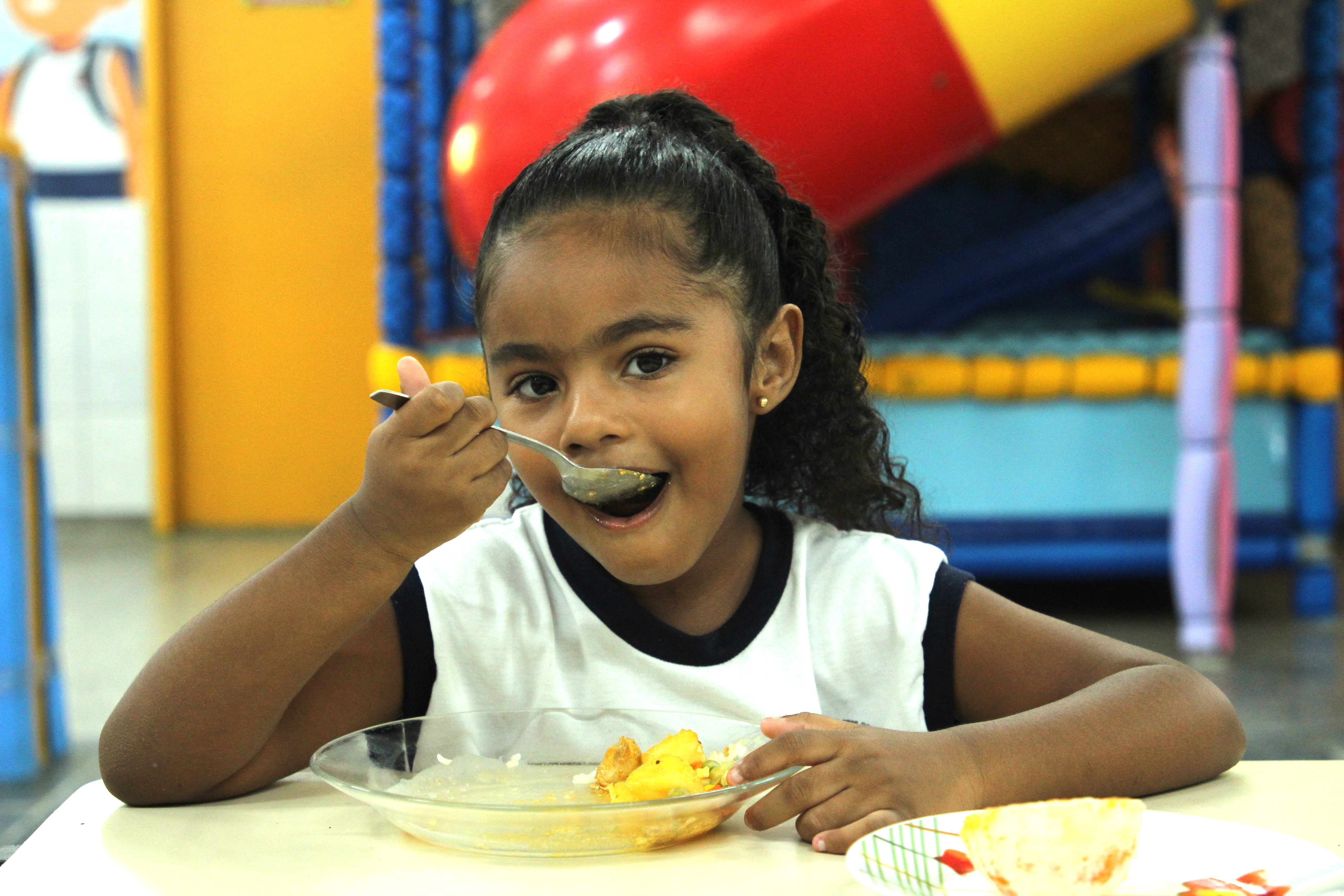 Cinco anos à frente: São Vicente reduz uso de alimentos ultraprocessados em 98% e vira referência em merenda escolar
