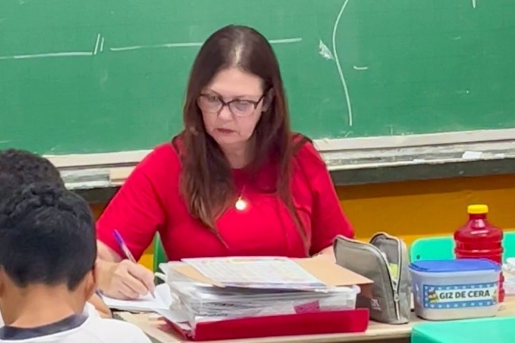 Com 20 anos na rede de São Vicente, professora inspira no Dia Nacional da Alfabetização