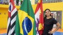 Com as mãos que comunicam o mundo, Intérprete de Libras traduz inclusão em São Vicente Com as mãos que comunicam o mundo, Intérprete de Libras traduz inclusão em São Vicente
