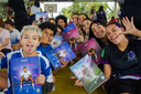 Com participação de ex-craque do Santos FC, alunos da UE Pastor Joaquim recebem cadernos autografados por Neymar Jr Com participação de ex-craque do Santos FC, alunos da UE Pastor Joaquim recebem cadernos autografados por Neymar Jr