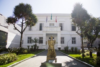 Confira o funcionamento dos serviços públicos em São Vicente durante o ponto facultativo do Dia do Servidor Público