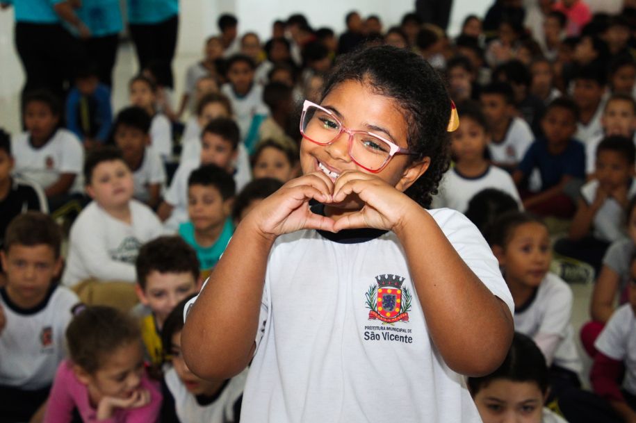 Coral em Libras celebra o Dia Nacional do Surdo na AMEI Duque de Caxias