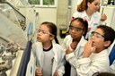 Crianças da AMEI Vera Lúcia Massis têm dia de cientistas em instituto de pesquisa
