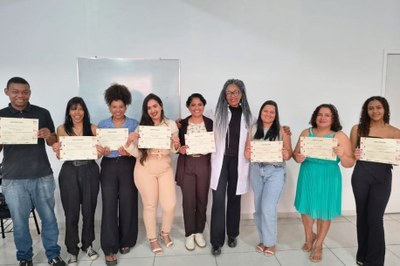 Curso de Administração e Inclusão Digital forma nova turma em São Vicente