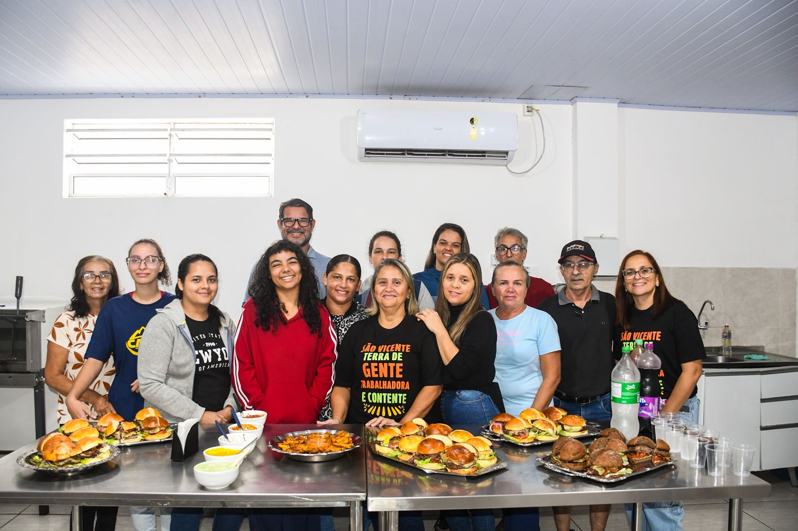 Curso de hambúrguer artesanal desperta novos caminhos profissionais e amplia perspectivas de renda em São Vicente