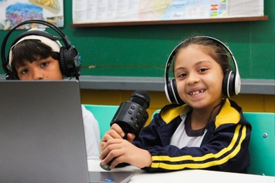 De alunos a radialistas: AMEI Maria de Lourdes homenageia Dia do Rádio com podcast especial