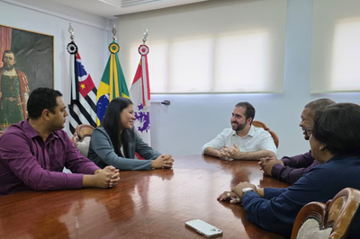 De São Vicente para o Mundo: ex-aluna da Etec visita Prefeitura após intercâmbio em Londres