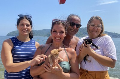 Em menos de uma hora, três gatinhos conquistam lar em evento de adoção em São Vicente