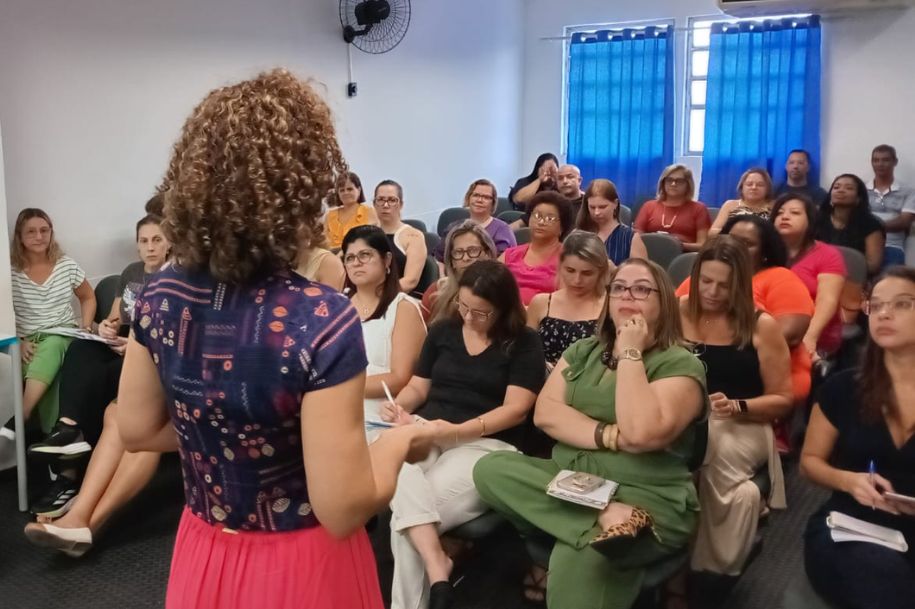 Encontro com diretores de escola discute desafios da gestão de pessoas