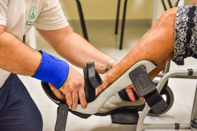 Entrega de órteses traz esperança e qualidade de vida a pacientes do Reabilitar I