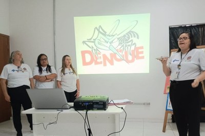 Equipe da Unidade de Vigilância de Zoonoses de São Vicente realiza palestra sobre combate à dengue para empresa