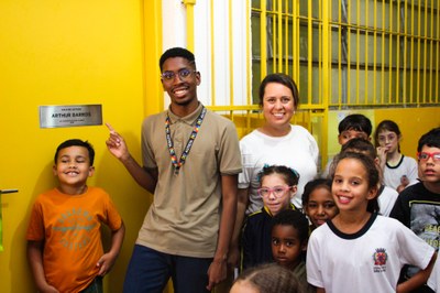 Escola de São Vicente inaugura Sala de Leitura em homenagem a jovem escritor autista